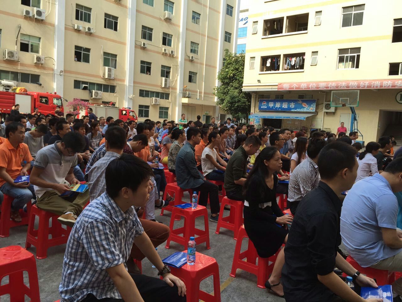 甲岸科技園組織消防演習，提高企業(yè)安全生產意識